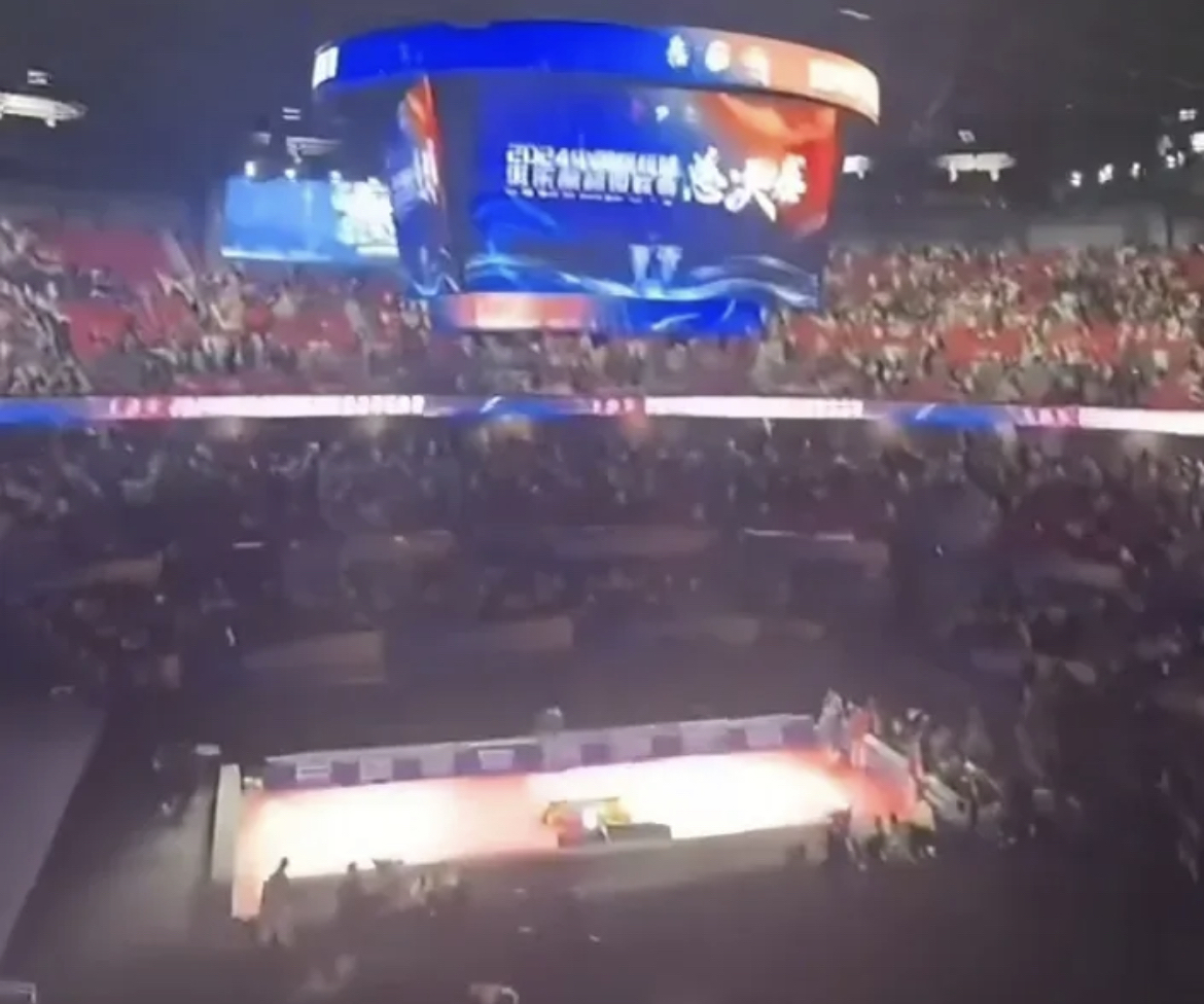 关于体育场上风云再起，球场气氛火爆的信息