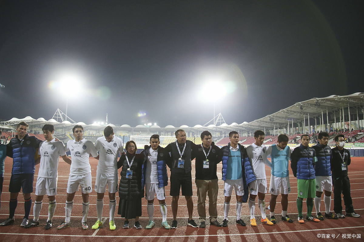 包含高歌猛进！国际赛事中一支球队展现出勇往直前的词条