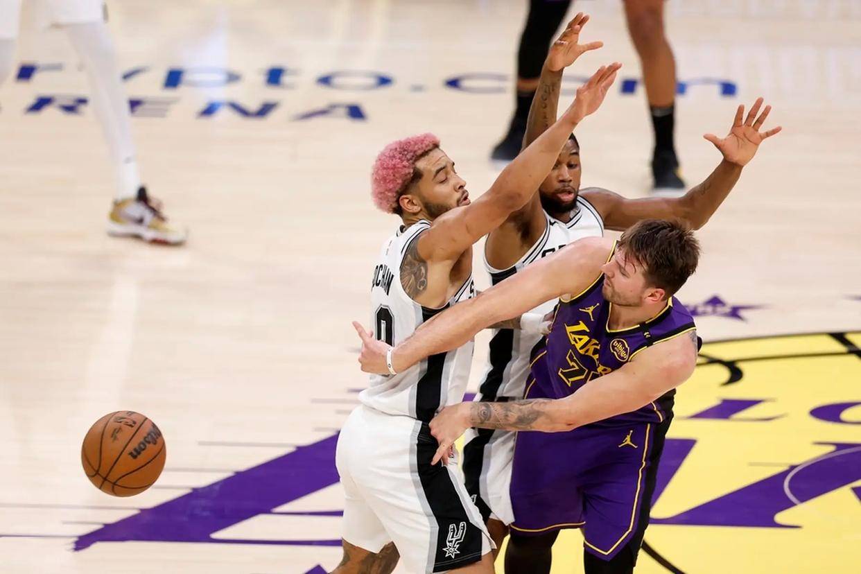 东契奇三巨头联手，威金斯得分突破，状态爆棚冲击季后赛！的简单介绍