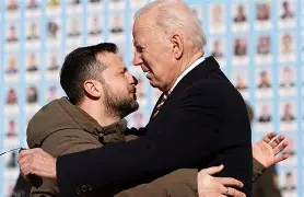 莱万多夫斯基在美国队比赛中出色防守，领先优势明显引发热议！