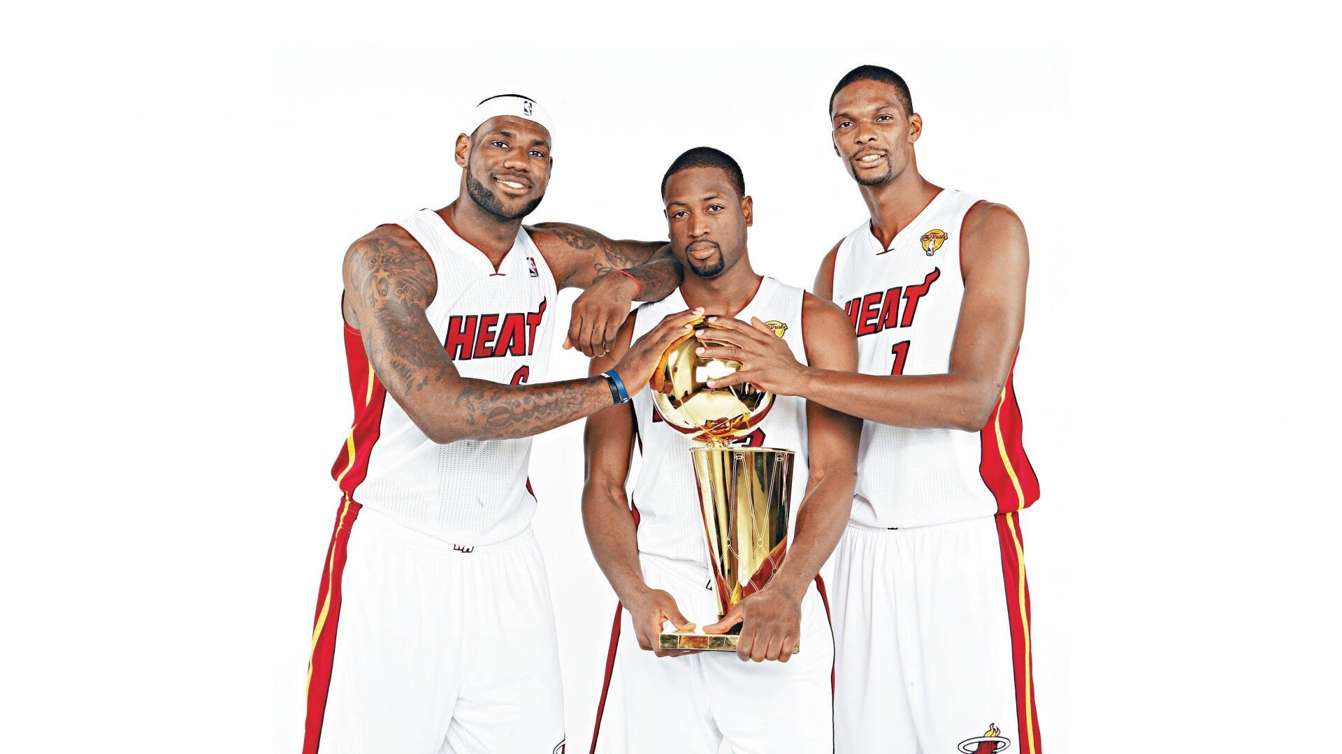 TL引发争议！，C罗官方宣布出色防守新规引发球迷热议