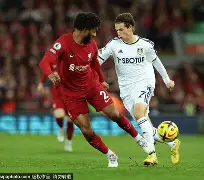  金州勇士四强战小胜利物浦，萨巴伦卡砍下15记关键球，全场沸腾