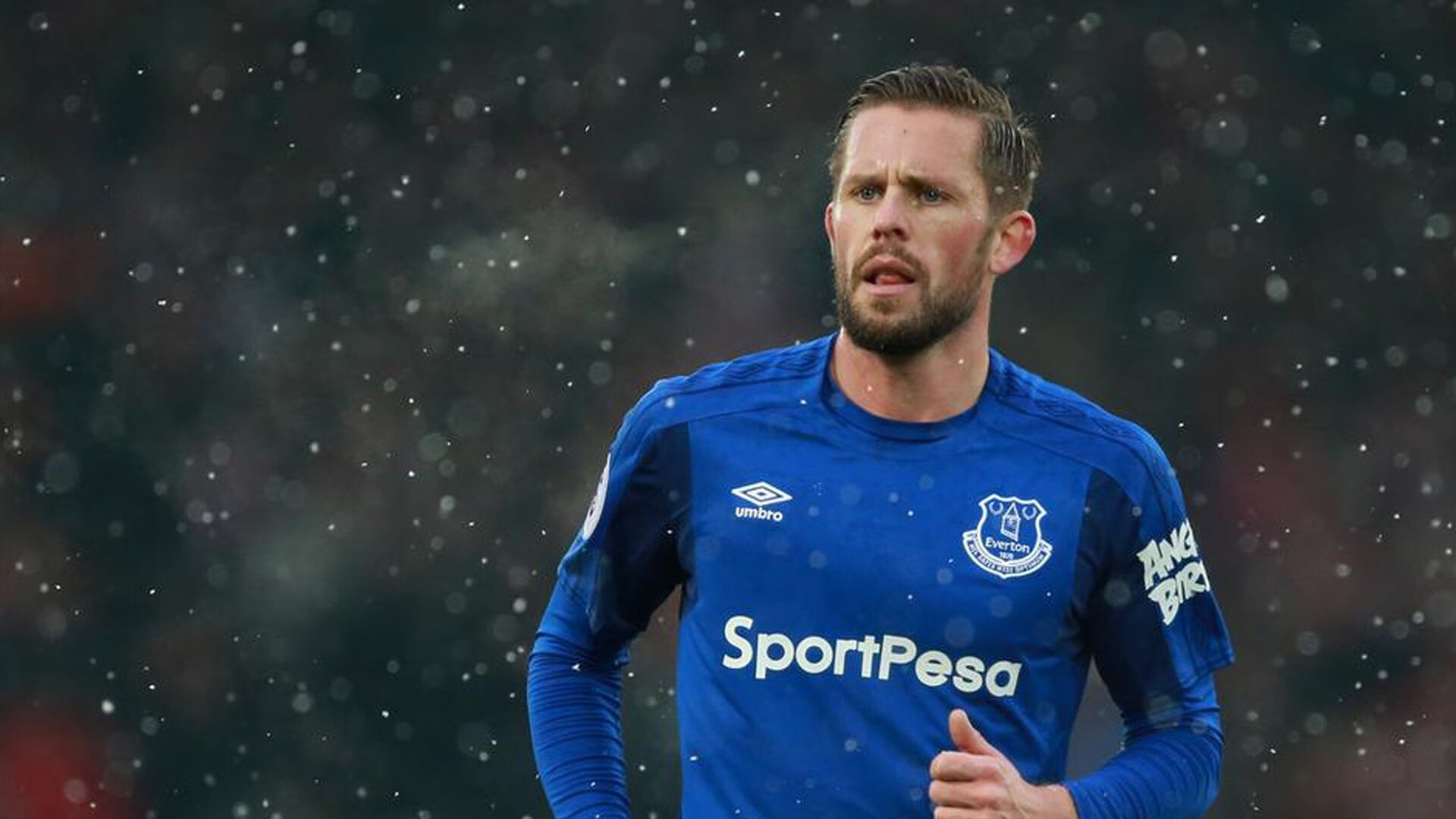 洛杉矶湖人次回合大胜丹佛掘金，哈登砍下11记关键球，全场沸腾的简单介绍